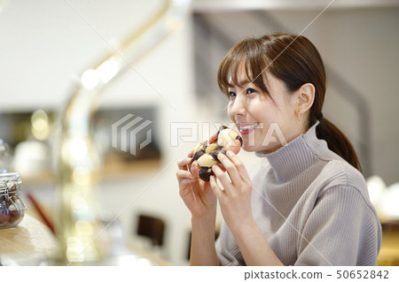 咖啡館女性 50652842