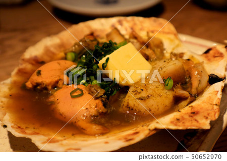 Grilled scallops with butter 50652970