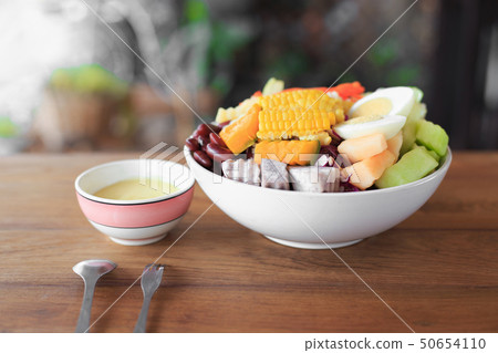 Bowl with Fresh and Healthy salad Bowl with Fresh and Healthy salad 50654110