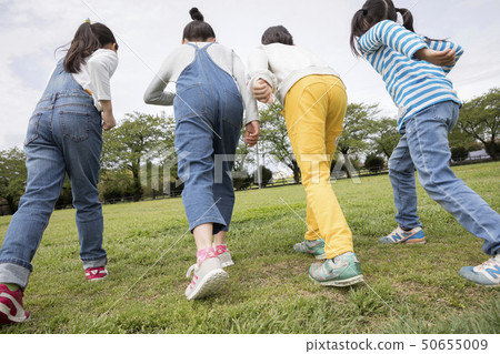 關於兒童大量奔跑的位置 關於兒童大量奔跑的位置 50655009