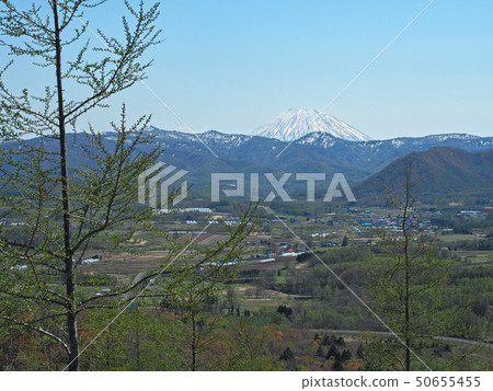 Mt. Yotei seen from Hokkaido Akaigawa village / Coldwater Point Caldera Observatory Mt. Yotei seen from Hokkaido Akaigawa village / Coldwater Point Caldera Observatory 50655455