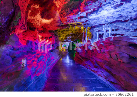 Huanglong Yellow Dragon Cave - China 50662261