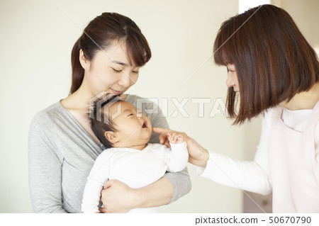 把孩子留在托兒所 把孩子留在托兒所 50670790