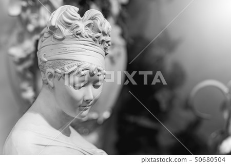 Statue of a naked woman in marble 50680504