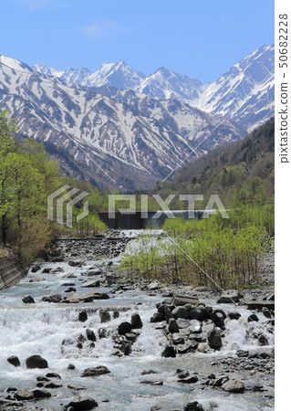 五月的北阿爾卑斯山也許是在立山山脈謀殺之後 50682228