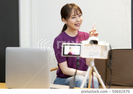 女性拍攝視頻 50682870