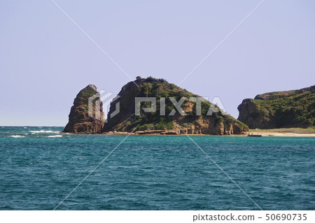 無人居住的島嶼的岩石區域 無人居住的島嶼的岩石區域 50690735