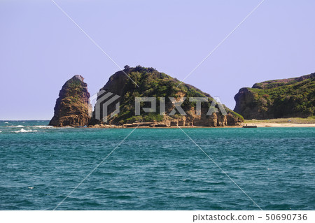無人居住的島嶼的岩石區域 無人居住的島嶼的岩石區域 50690736