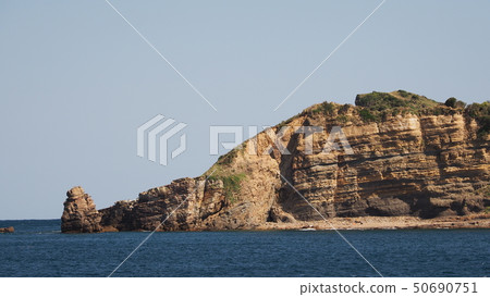 無人居住的島嶼的岩石區域 無人居住的島嶼的岩石區域 50690751