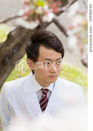 在櫻花下（理科學生） 50696030