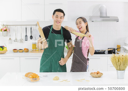 YOUNG COUPLE IN KITCHEN YOUNG COUPLE IN KITCHEN 50700800