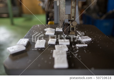 Cutting resin with contouring machine Cutting resin with contouring machine 50710618