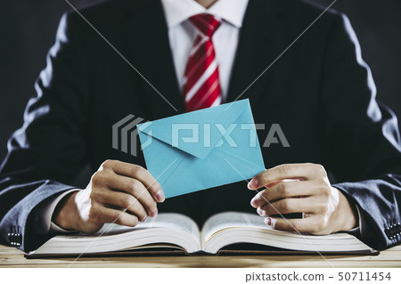 一封信的商人 50711454