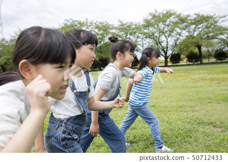 不要擔心孩子們大量奔跑的位置 不要擔心孩子們大量奔跑的位置 50712433