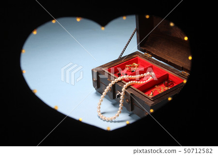 Heart frame and illumination and jewelry 50712582