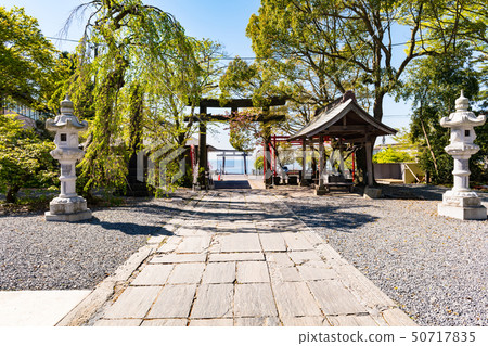 俯瞰大海的神社的雙翼座 50717835