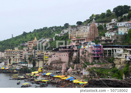 Devotees at Shri Omkar Mandhata Temple, MP 50718002