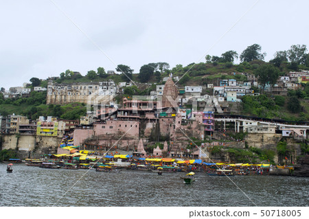 Devotees at Shri Omkar Mandhata Temple, MP 50718005