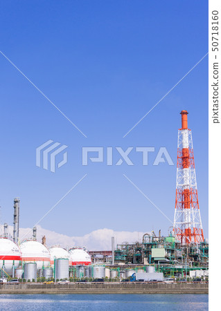 View of Yokkaichi plant Toso Yokkaichi office Maru tank and distillation tower and chimney 50718160