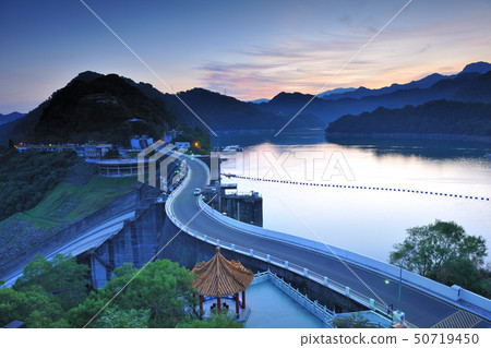 Reservoir early morning scenery Reservoir early morning scenery 50719450
