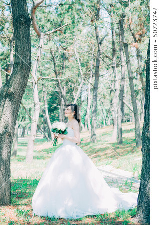 Woman in wedding dress Woman in wedding dress 50723742