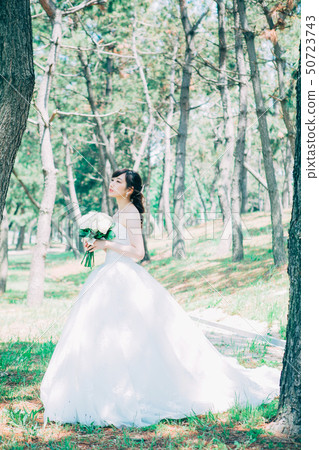 Woman in wedding dress Woman in wedding dress 50723743