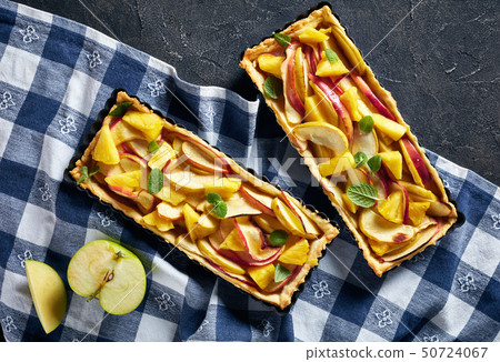 pineapple and apple sweet tart, top view pineapple and apple sweet tart, top view 50724067