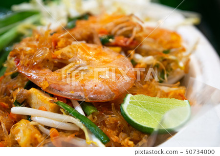 Thai fried noodles with shrimp , Pad Thai  of 50734000