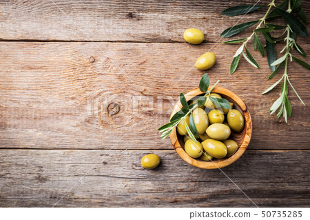 Fresh olives in a bowl 50735285