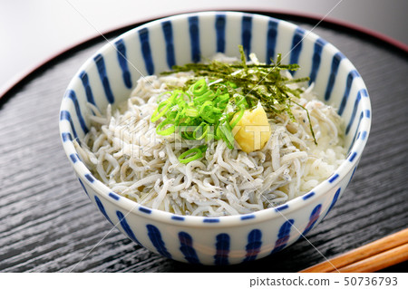 在米飯上炒香菇 50736793