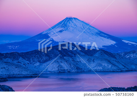 Mt. Fuji dawn from the snowfall Hakone (Kanagawa Prefecture) Mt. Fuji dawn from the snowfall Hakone (Kanagawa Prefecture) 50738160