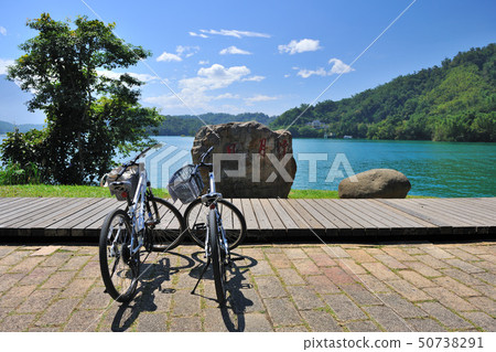 南投日月潭風景和自行車 50738291