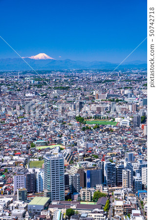 <<Tokyo>> Tokyo residential area overlooking Mt. Fuji 50742718