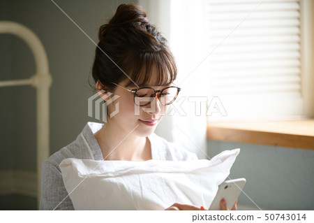 Female smartphone smartphone 50743014