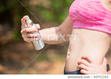 woman use spray sunscreen 50751103