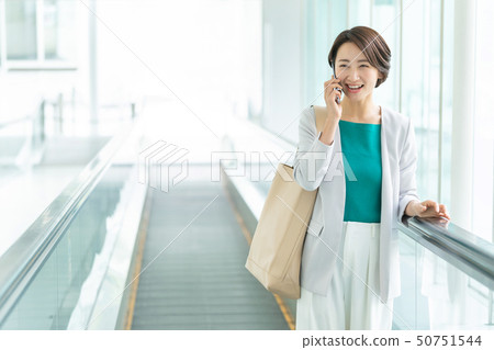 女商人辦公室自動傾斜企業圖像 50751544