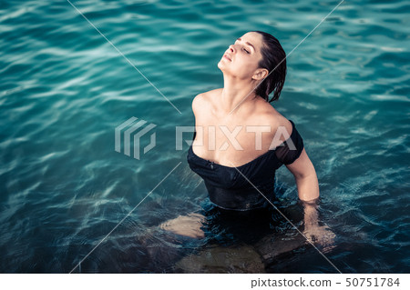 Portrait of a beautiful woman in a sea 50751784