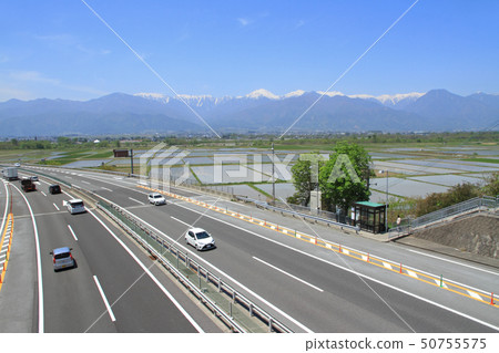 在安曇野的長野高速公路 50755575