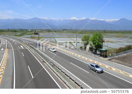 在安曇野的長野高速公路 50755576