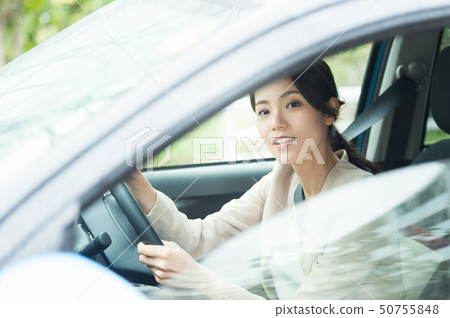 一個女人開車 50755848