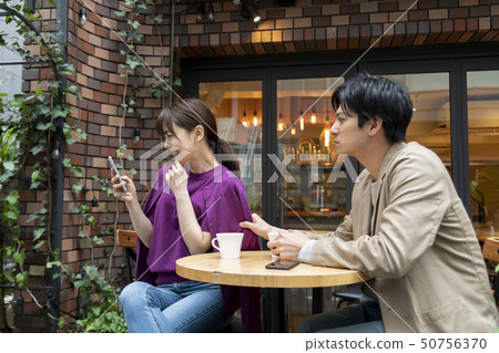 Men who talk to crazy women on their smartphones 50756370