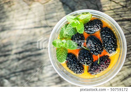 Mulberry, mint and orange juice 50759172