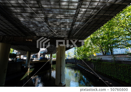 東京都高速公路，反映了河流的閃光，從常盤橋到東京都環城路，再到One Stone Bridge 2010.05 a 50760800