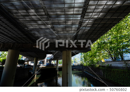 東京都高速公路，反映了河流的閃光，從常盤橋到東京都環形路，再到One Stone Bridge 2010.05 b 50760802