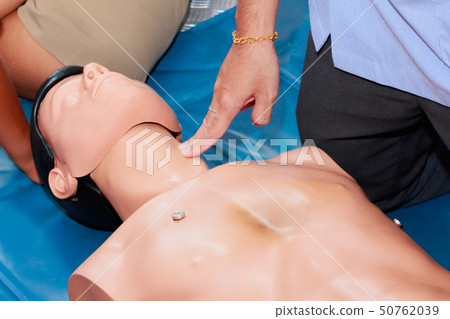 hand student Heart pump with medical dummy on CPR 50762039