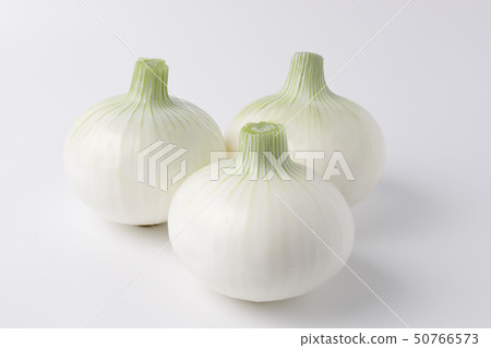 White onions 50766573