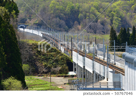 在春天從北海道Chiuchi-cho路的車站觀測台拍攝北海道新幹線的軌道的風景 50767046