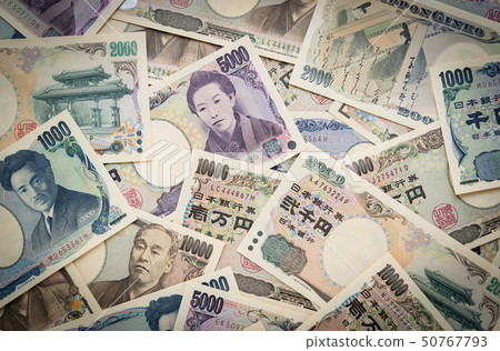 各種各樣的4種鈔票 50767793
