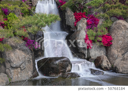 帶瀑布的花園 50768184
