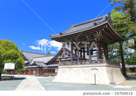 [Aichi Prefecture] Toyokawa Inari Sanshoden and Bell Tower under sunny weather 50769018